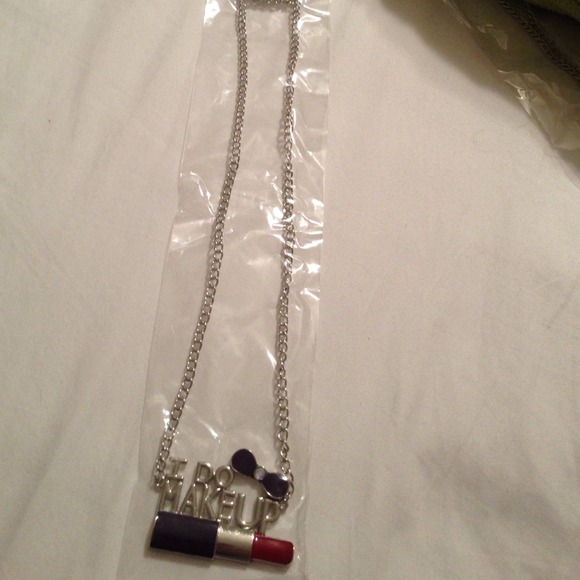 Black lipstick necklace!!