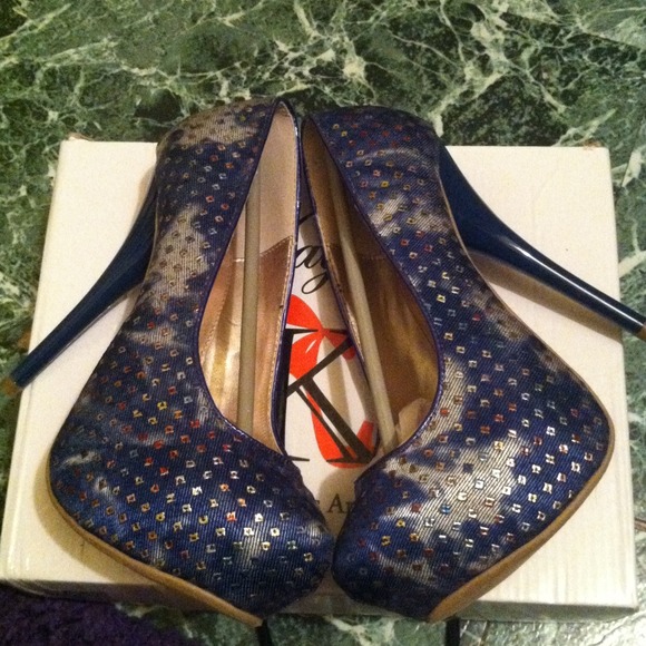 🔵BN BLUE Pumps w/accents sz 6🔵 - Picture 2 of 4