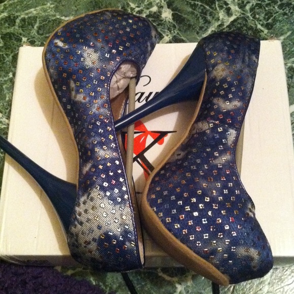 🔵BN BLUE Pumps w/accents sz 6🔵 - Picture 3 of 4