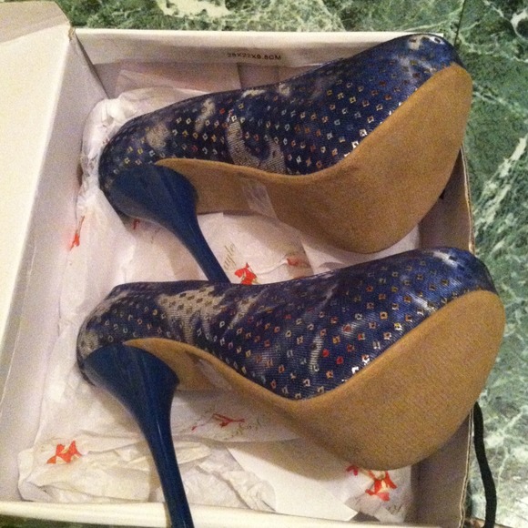 🔵BN BLUE Pumps w/accents sz 6🔵 - Picture 4 of 4