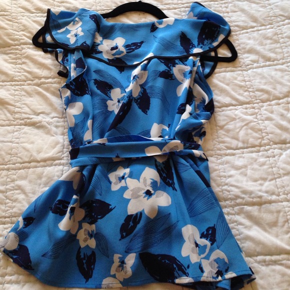 Decided to keepππHost Pickππ Silk shirt - Picture 3 of 3