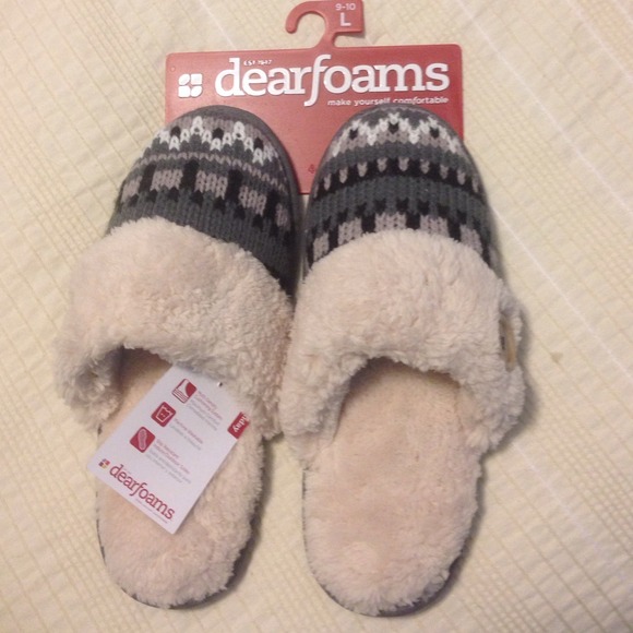 SOLD!!Fuzzy Dreamfoams Houseshoes - Picture 1 of 1