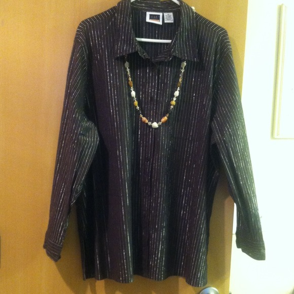❌SOLD IN BUNDLE❌Cute black & silver striped blouse