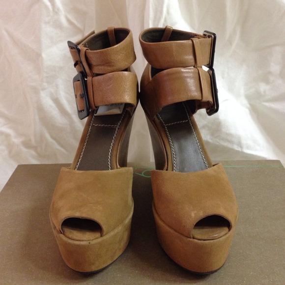 Bacio61 Women's Curvo Peep-toe Pumps - Picture 2 of 3