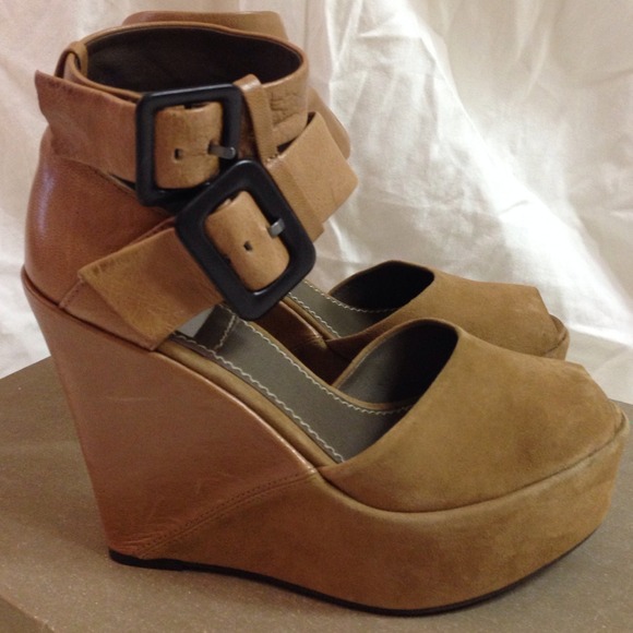 Bacio61 Women's Curvo Peep-toe Pumps - Picture 3 of 3