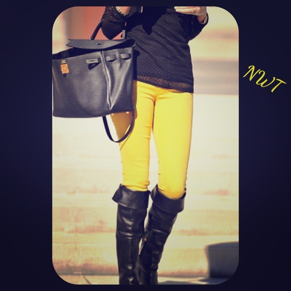 ⛔SOLD⛔✨ Adorable Yellow Skinny Jeans ✨