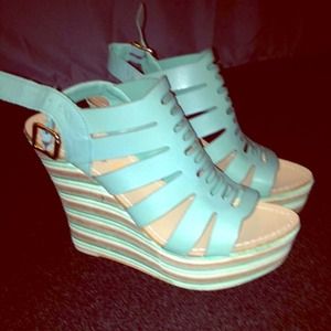 ️⭐️REDUCED⭐️Anna Luz Strappy Wedges
