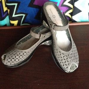 Adorable suede peep-toe Sport Wedge