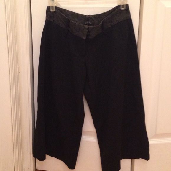 Heart moon and stars wide leg pleated black shorts