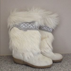 **SOLD**Tecnica Ivory Fur Winter Boots Size 7