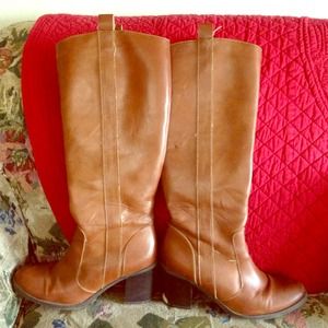 Tan tall brown boots