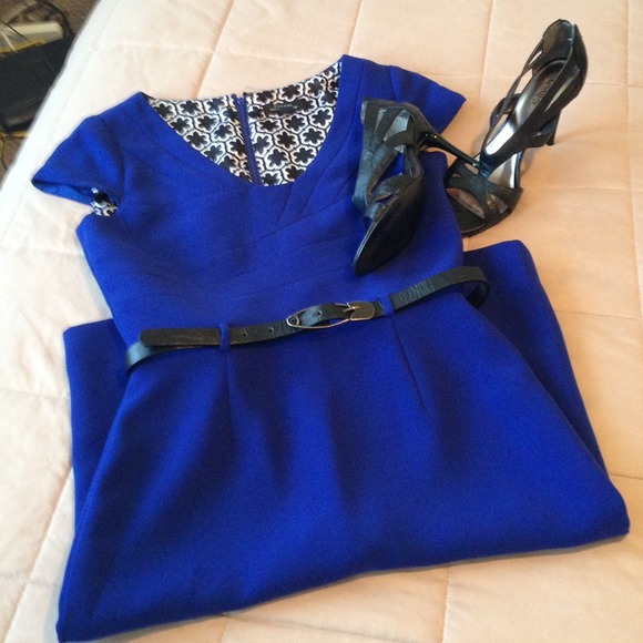 Lightly worn Tahari dress!! Dry cleaned & ready! - Picture 1 of 2