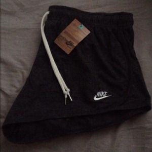🎉 Just today!! REDUCED Brand New Nike shorts 🎉