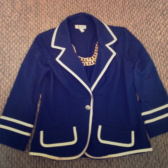 ☀️Sunshine's Bundle☀️Navy Blue Blazer and necklace