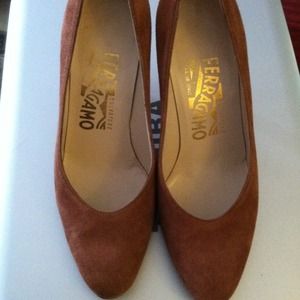 ❄ICE SALE❄⚡Salvatore Ferragamo Suede 3" heels