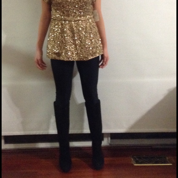 ⭐️Alice + Olivia Gold Sequined Peplum Top ⭐️ - Picture 3 of 3