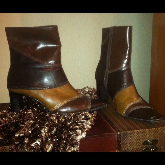 Predictions multi-colored short boot.