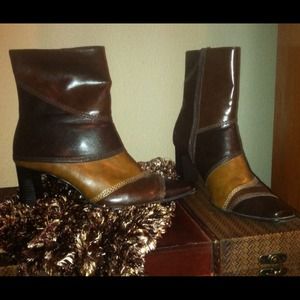 Predictions multi-colored short boot.