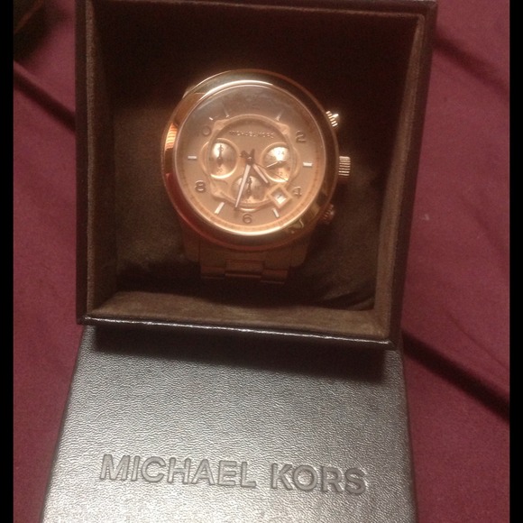 ❗SOLD❗Michael Kors Oversized Runway RoseGold Watch