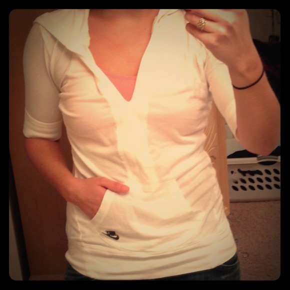 Nike shortsleeve white pullover w/ hood
