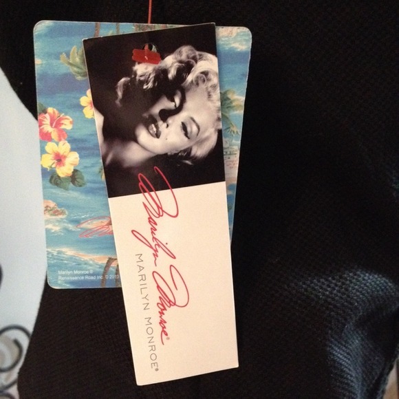 ❌SOLD❌Marylin Monroe black bustier/crop halter top - Picture 4 of 4