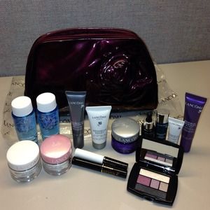 Reduced-Lancôme makeup bag w/ travelsized products