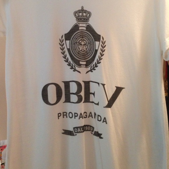 💥SOLD💥 Obey loose cotton top - Picture 2 of 3