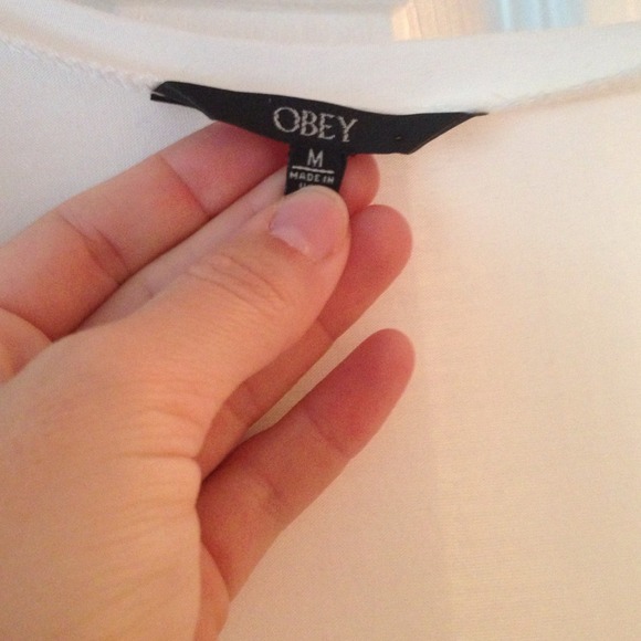 💥SOLD💥 Obey loose cotton top - Picture 3 of 3