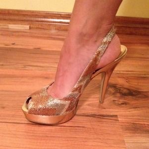 *SOLD* Glitter Gold Heels
