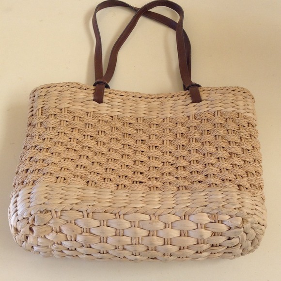 Straw handbag