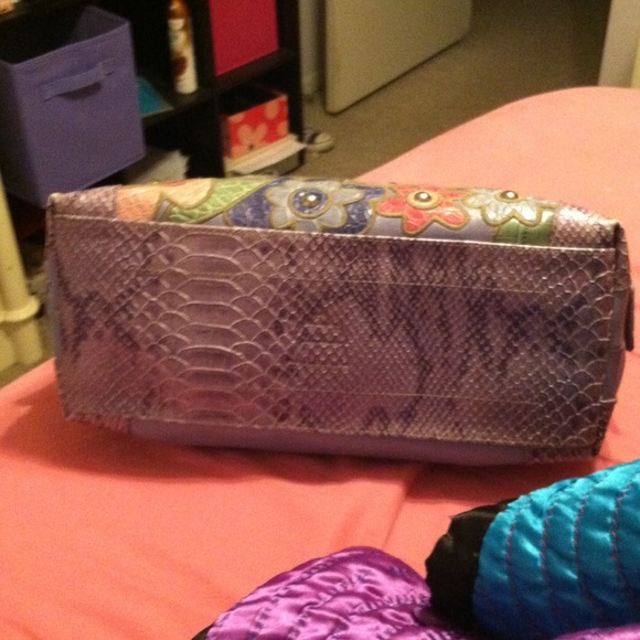 Kathy Van Zeeland snakeskin floral handbag - Picture 2 of 5