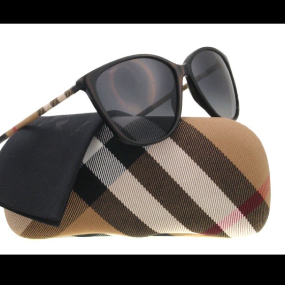 🚨SOLD🚨Burberry sunglasses AUTHENTIC