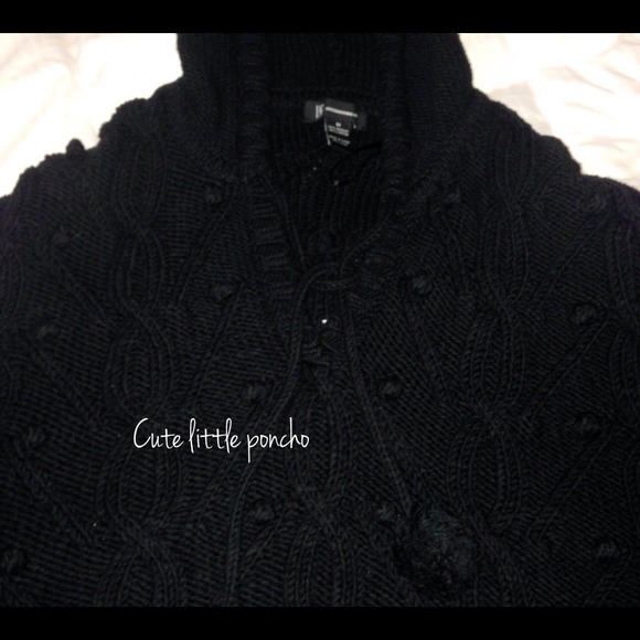 💚 Macys INC black cable knit poncho