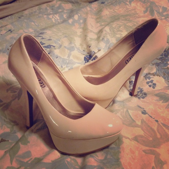 🚫SOLD🚫Nude Heels