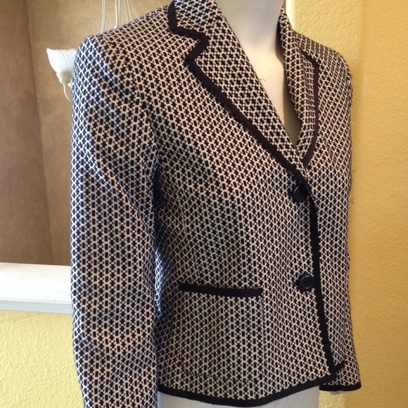 🎉SOLD🎉Black & White print  blazer 👌😉