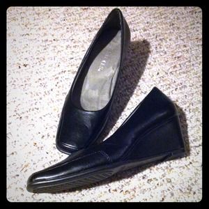 SALE! Aerosoles black genuine leather wedges!