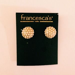 ❌SOLD in Bundle❌Francesca's Vintage Style Studs