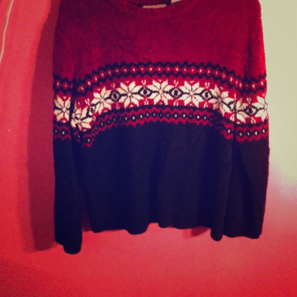 ❌SOLD❌red and black snow flake printed sweater