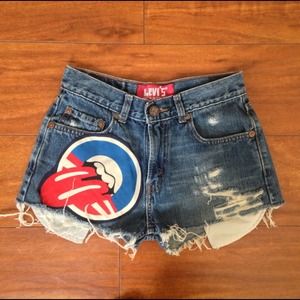 🔱REDUCED🔱 Levi's cut off shorts