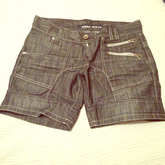 Cute MISS SIXTY boyfriend cut shorts.