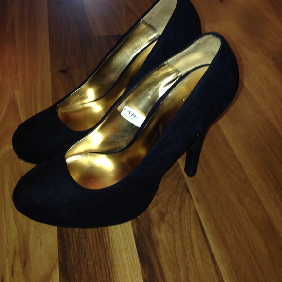 Cute black suede platform heels! 👠 - Picture 3 of 3