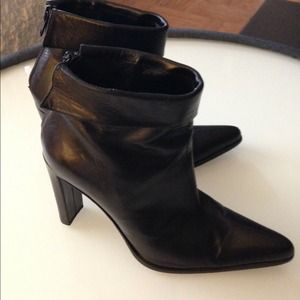 Ankle boots. Via Spiga