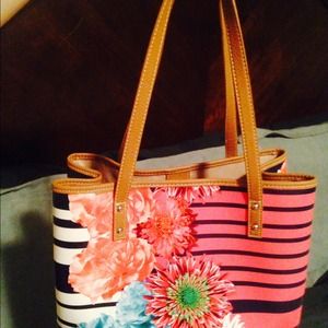 Nine West with matching zipper pouch