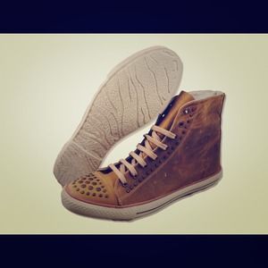 NEW! Steve Madden Cognac Leather sneaker sz 10