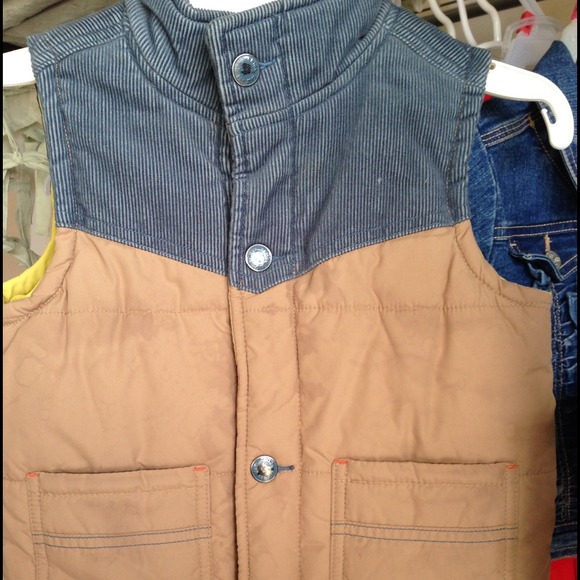 Like new size 5T boys vest