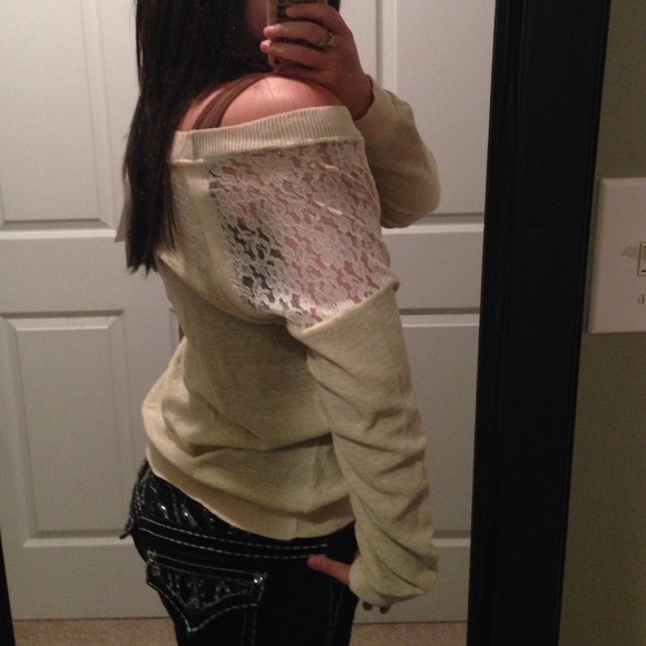 Gold and lace sweater - Picture 2 of 4