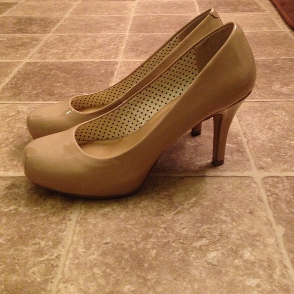 Madden girl cute nude heels!!! - Picture 2 of 4