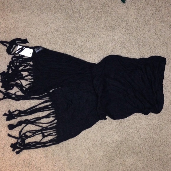 🚫SOLD IN BUNDLE🚫 Black Fringe Express Scarf!