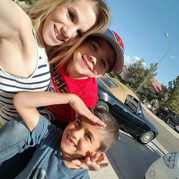 MEET YOUR SELLER//BUYER - Picture 4 of 4