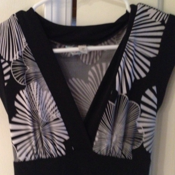 Black and white mini dress - Picture 2 of 3